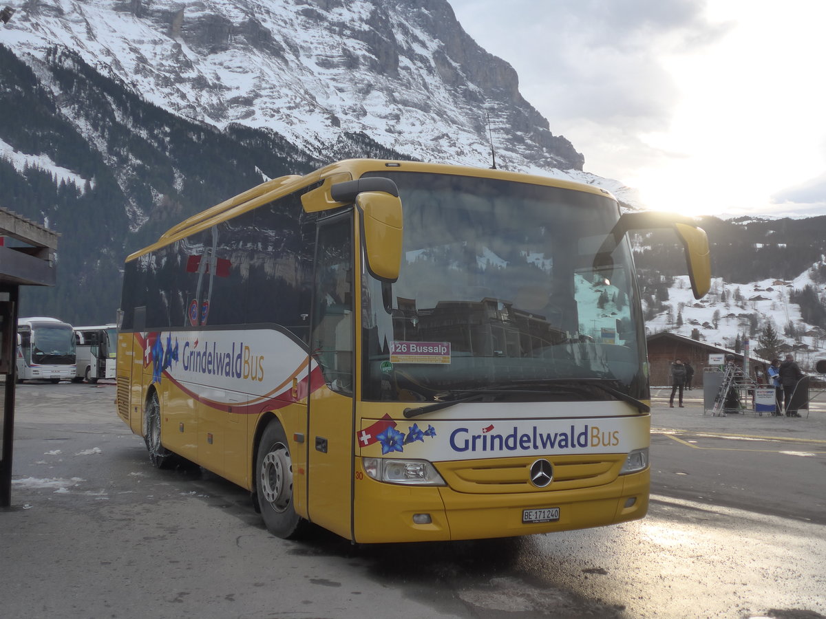 (213'180) - Grindelwaldbus, Grindelwald - Nr. 30/BE 171'240 - Mercedes am 26. Dezember 2019 beim Bahnhof Grindelwald