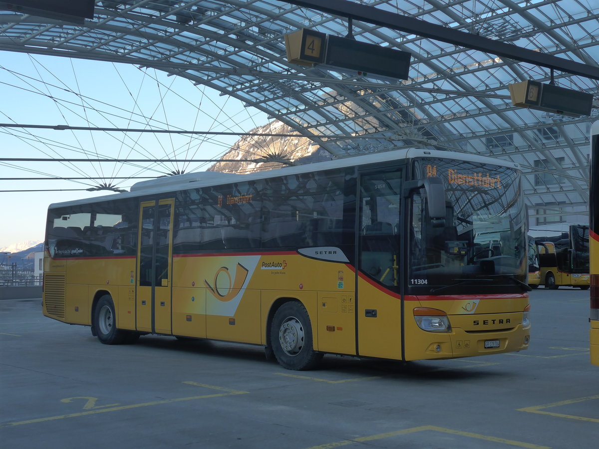 (213'210) - PostAuto Graubnden - GR 179'704 - Setra am 1. Januar 2020 in Chur, Postautostation