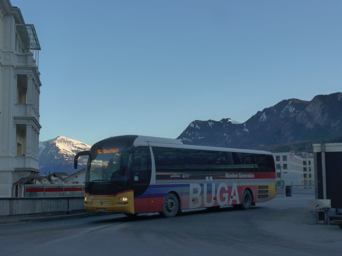 (213'217) - PostAuto Graubnden - GR 162'990 - MAN am 1. Januar 2020 in Chur, Postautostation