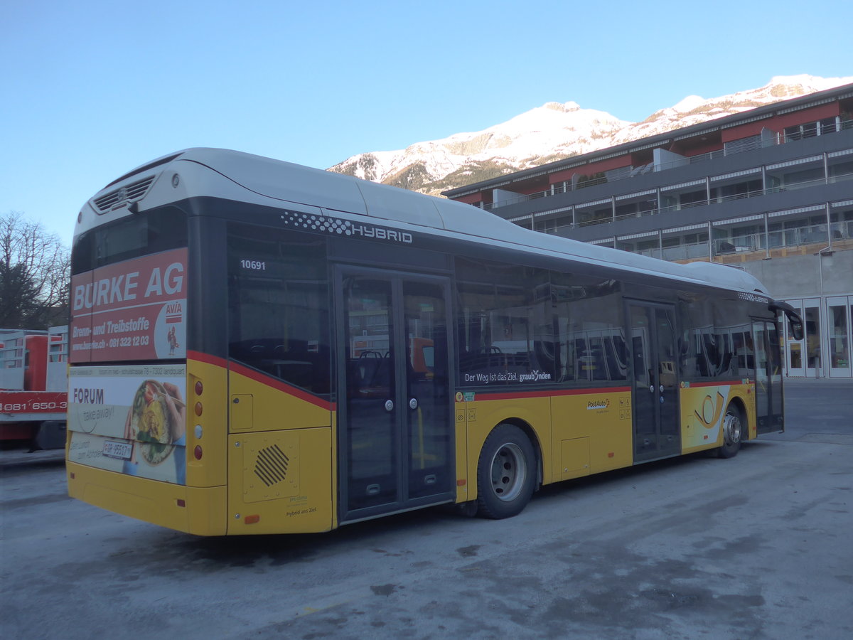 (213'226) - Dnser, Trimmis - GR 95'517 - Volvo am 1. Januar 2020 in Chur, Postgarage