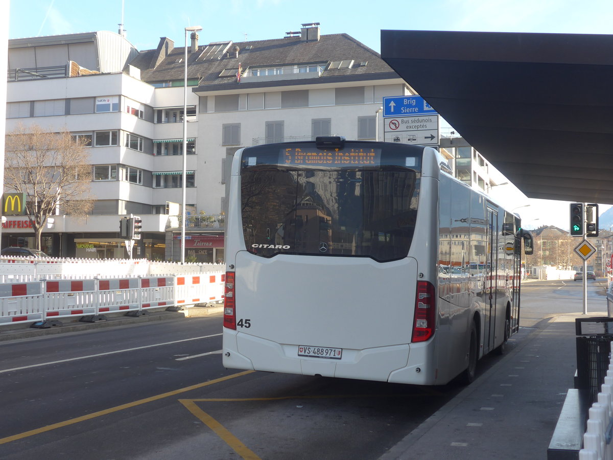 (213'328) - PostAuto Wallis - Nr. 45/VS 488'971 - Mercedes (ex TPC Aigle) am 4. Januar 2020 beim Bahnhof Sion