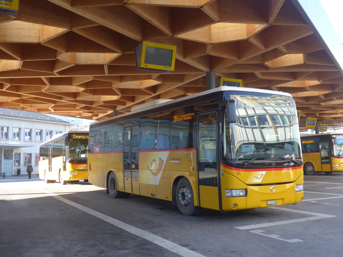 (213'359) - Buchard, Leytron - Nr. 257/VS 243'988 - Irisbus am 4. Januar 2020 beim Bahnhof Sion