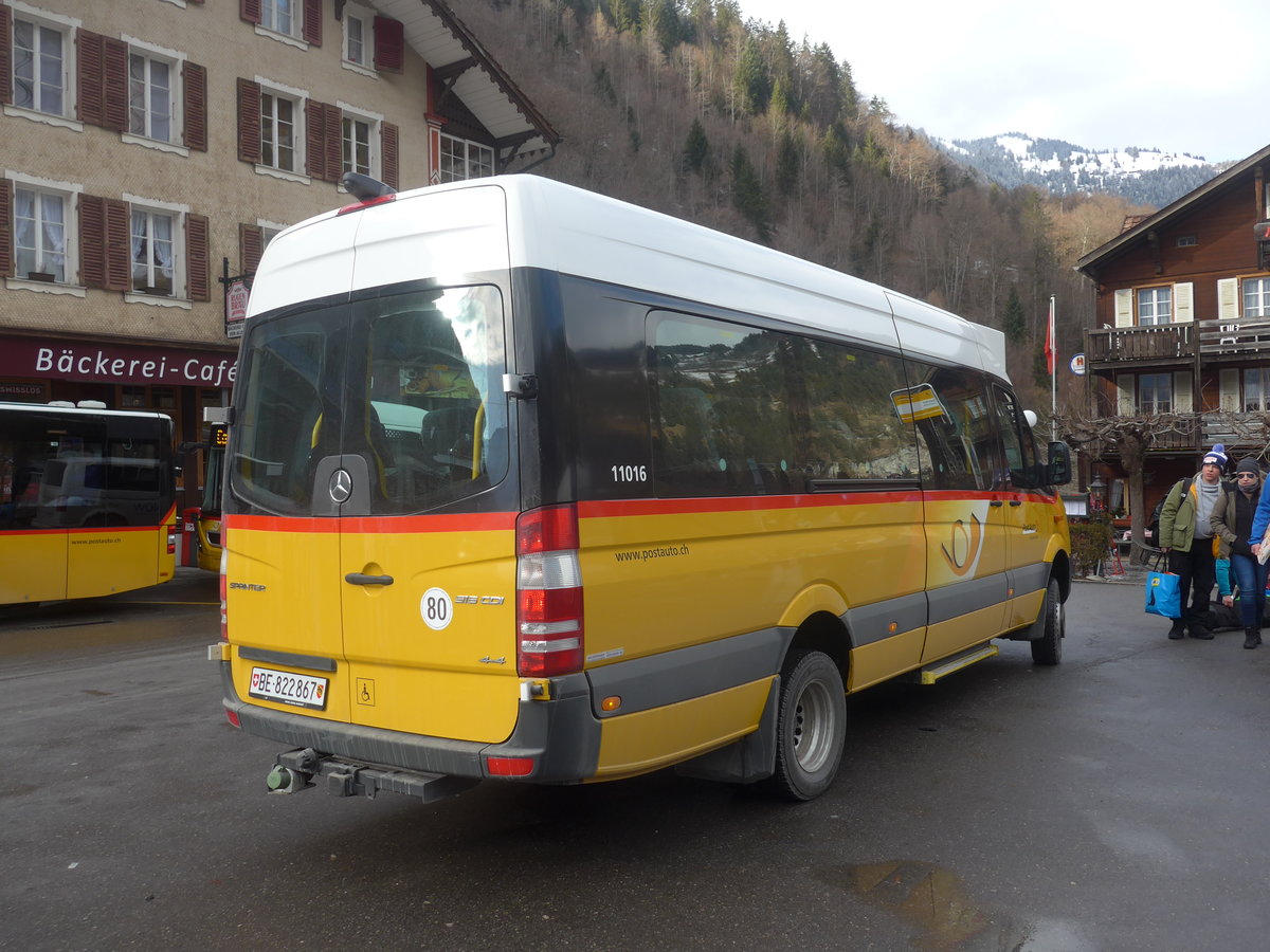 (213'935) - PostAuto Bern - BE 822'867 - Mercedes am 19. Januar 2020 beim Bahnhof Lauterbrunnen