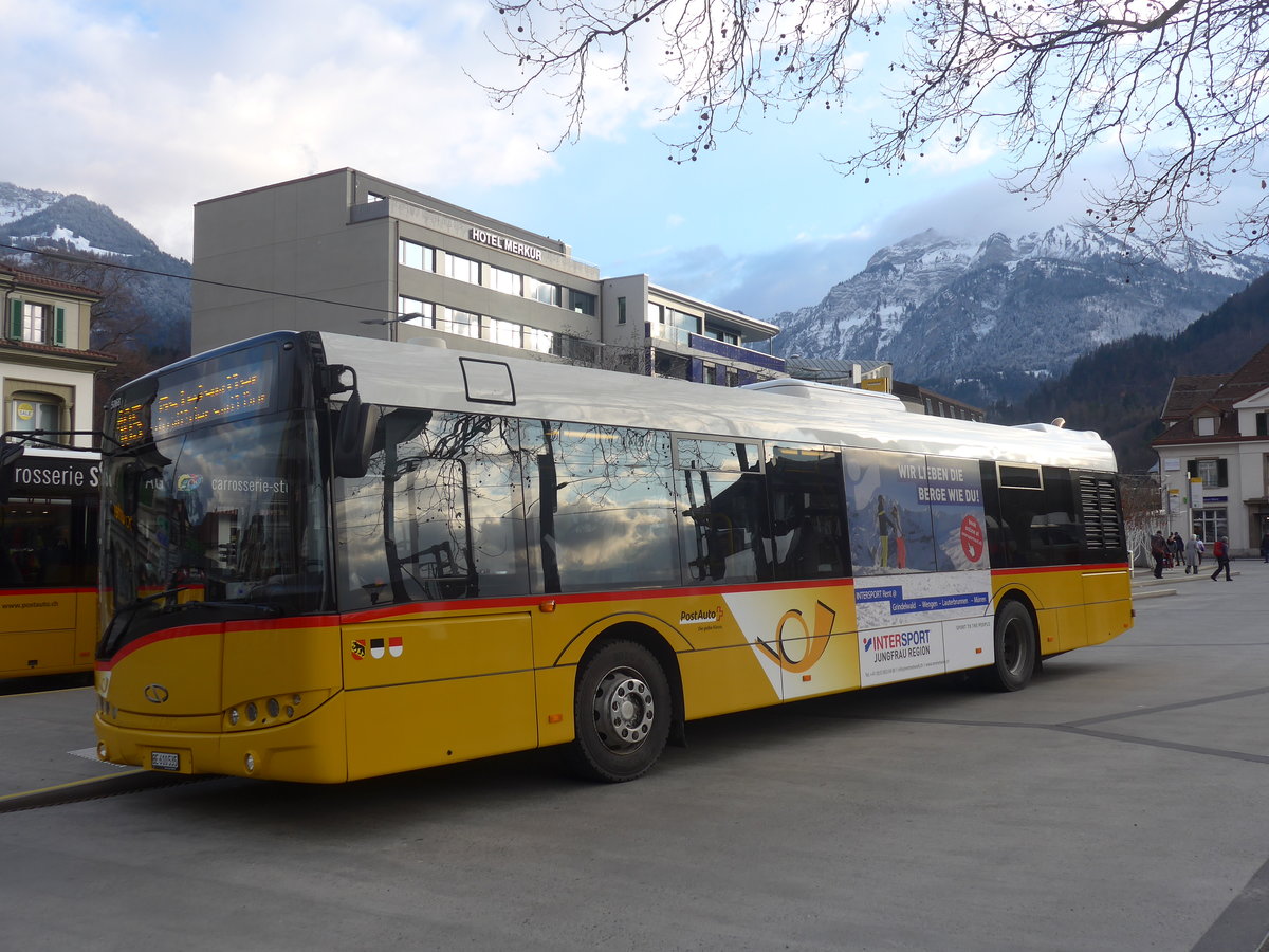 (213'946) - PostAuto Bern - BE 610'535 - Solaris am 19. Januar 2020 beim Bahnhof Interlaken West
