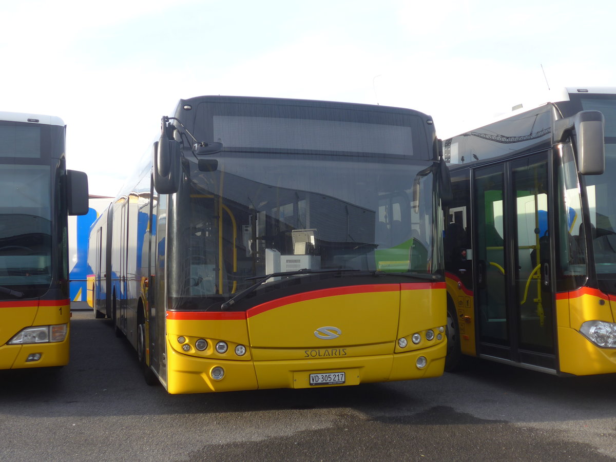 (214'232) - CarPostal Ouest - VD 305'217 - Solaris am 16. Februar 2020 in Kerzers, Interbus