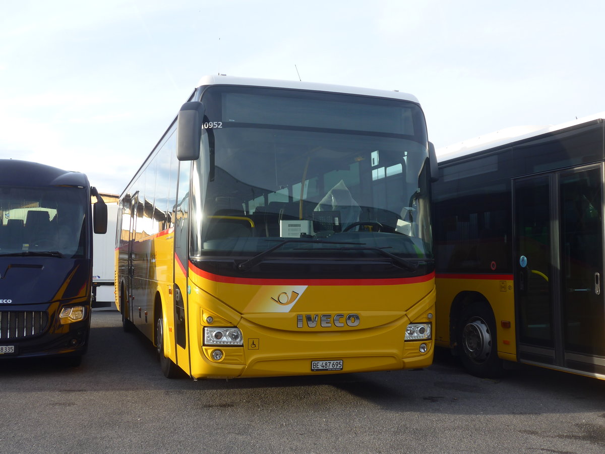 (214'235) - PostAuto Bern - BE 487'695 - Iveco am 16. Februar 2020 in Kerzers, Interbus