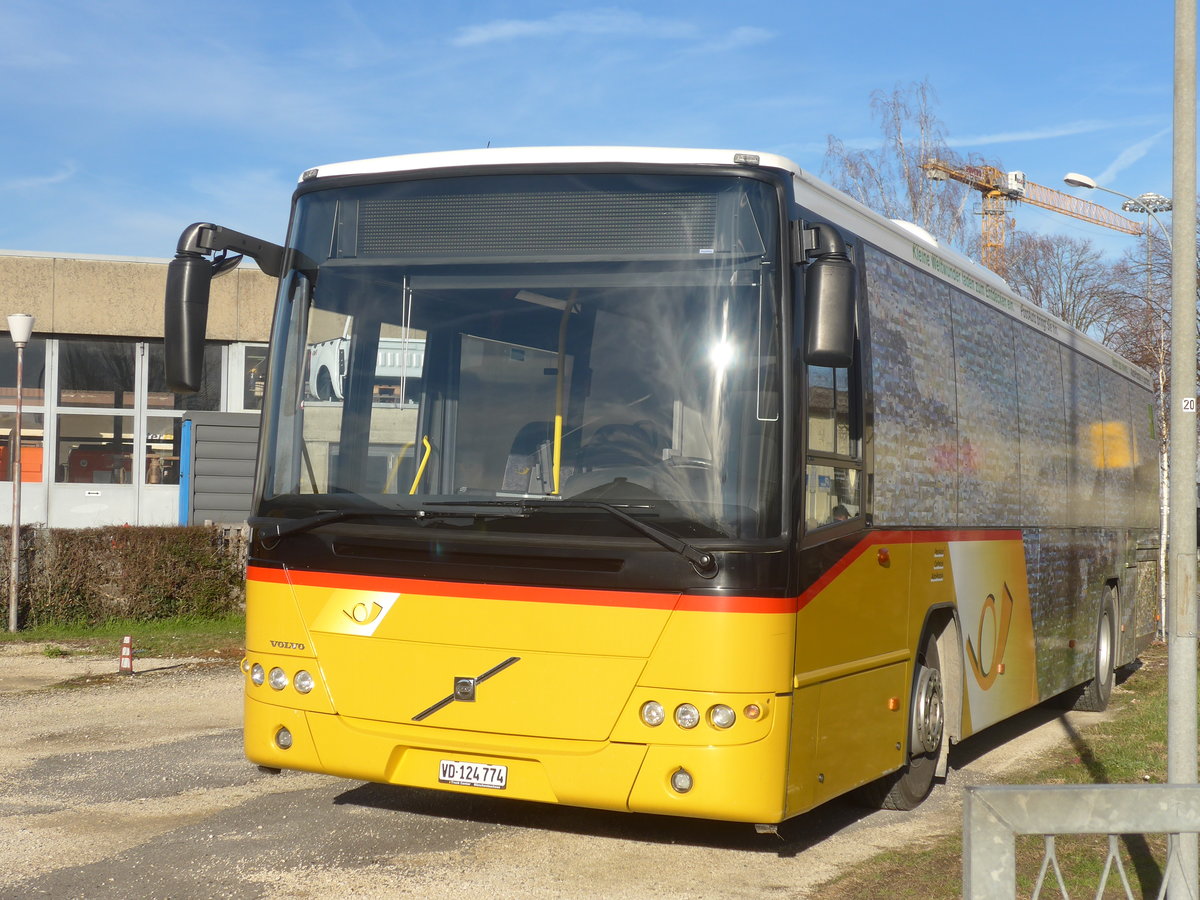 (214'358) - CarPostal Ouest - VD 124'774 - Volvo am 16. Februar 2020 in Yverdon, Garage