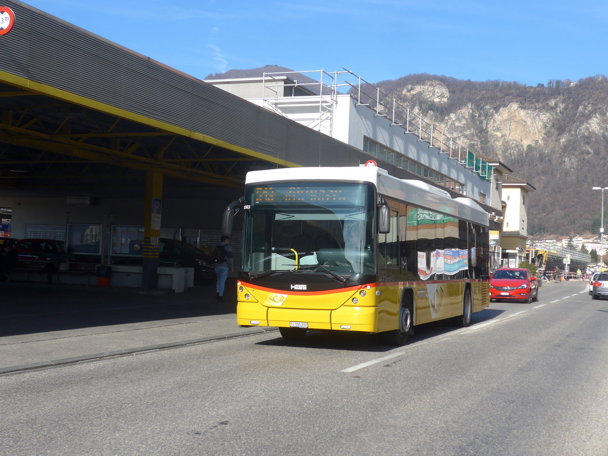 (214'735) - Autopostale, Mendrisio - TI 180'297 - Scania/Hess am 21. Februar 2020 beim Bahnhof Mendrisio