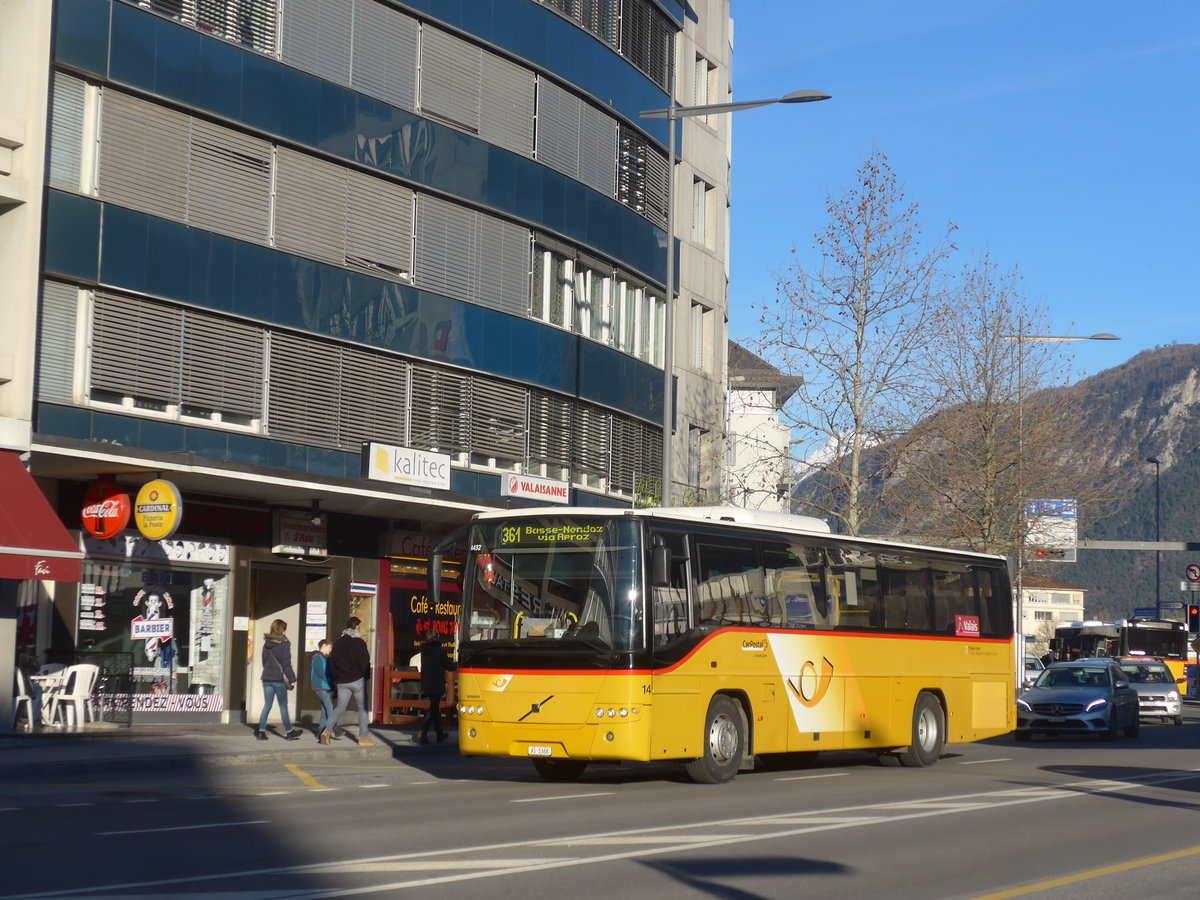(214'819) - Lathion, Sion - Nr. 14/VS 5368 - Volvo am 22. Februar 2020 beim Bahnhof Sion