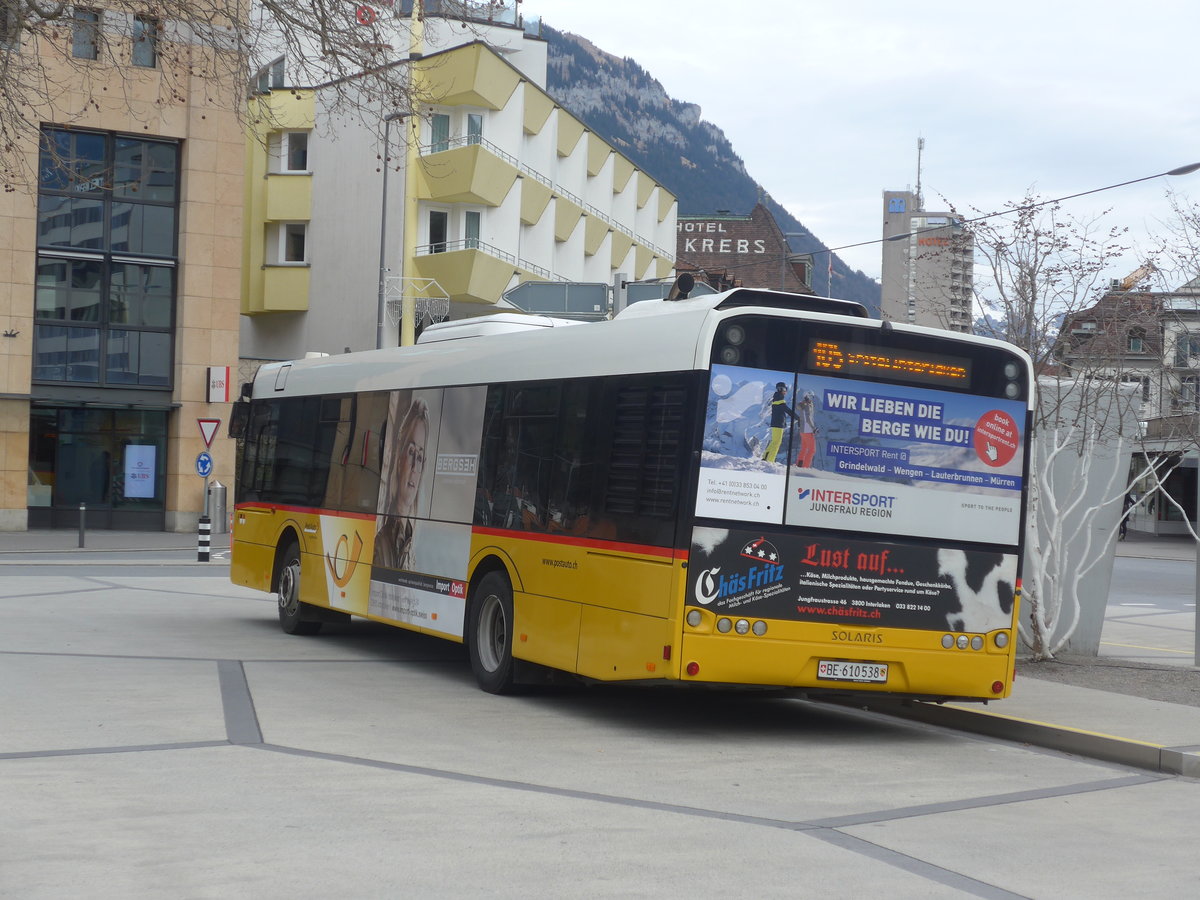 (214'852) - PostAuto Bern - BE 610'538 - Solaris am 23. Februar 2020 beim Bahnhof Interlaken West