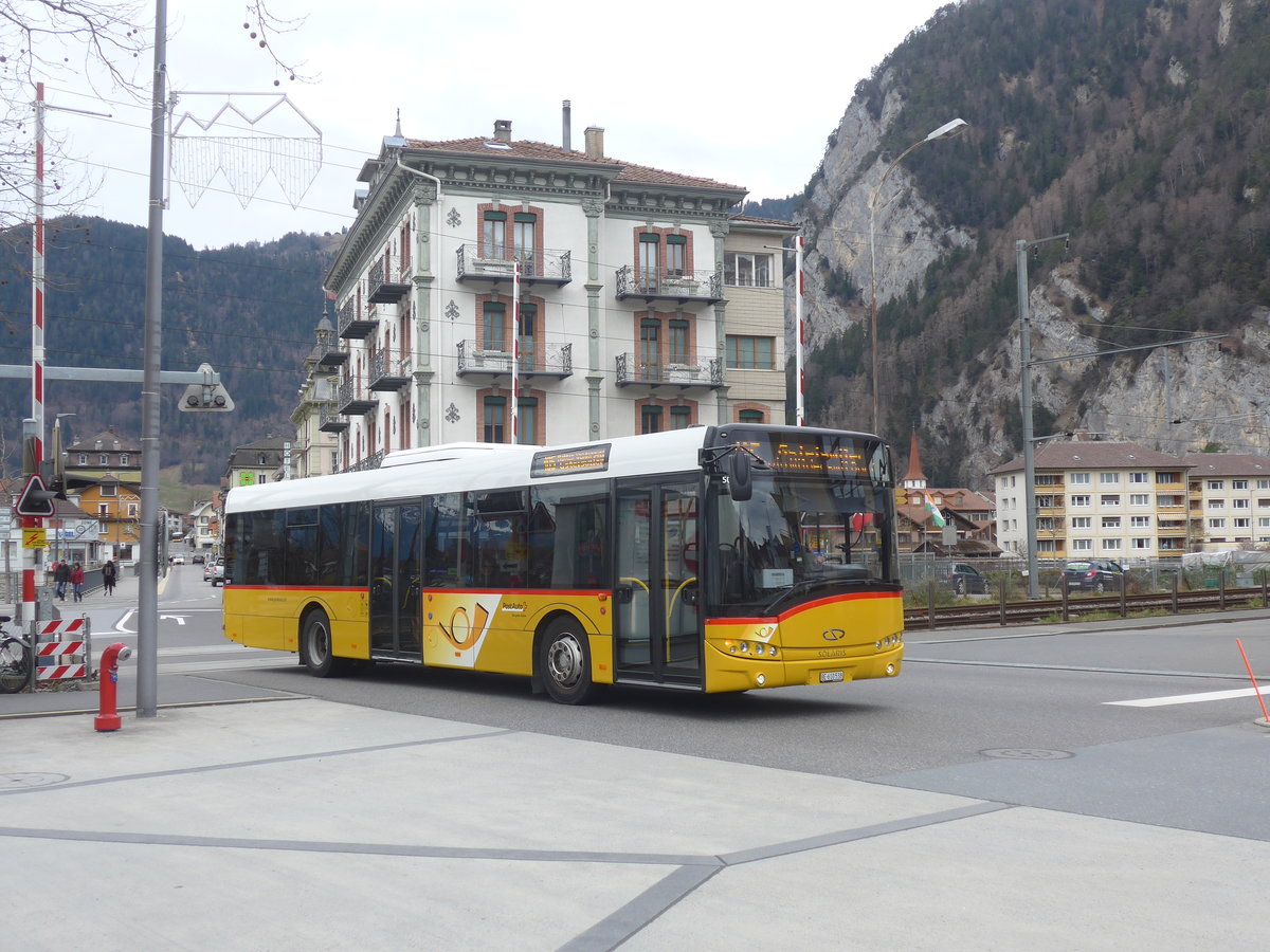 (214'857) - PostAuto Bern - BE 610'538 - Solaris am 23. Februar 2020 beim Bahnhof Interlaken West