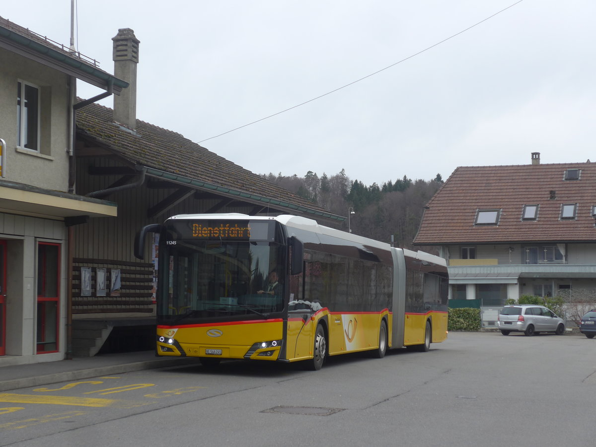 (215'046) - PostAuto Bern - BE 546'245 - Solaris am 2. Mrz 2020 beim Bahnhof Laupen