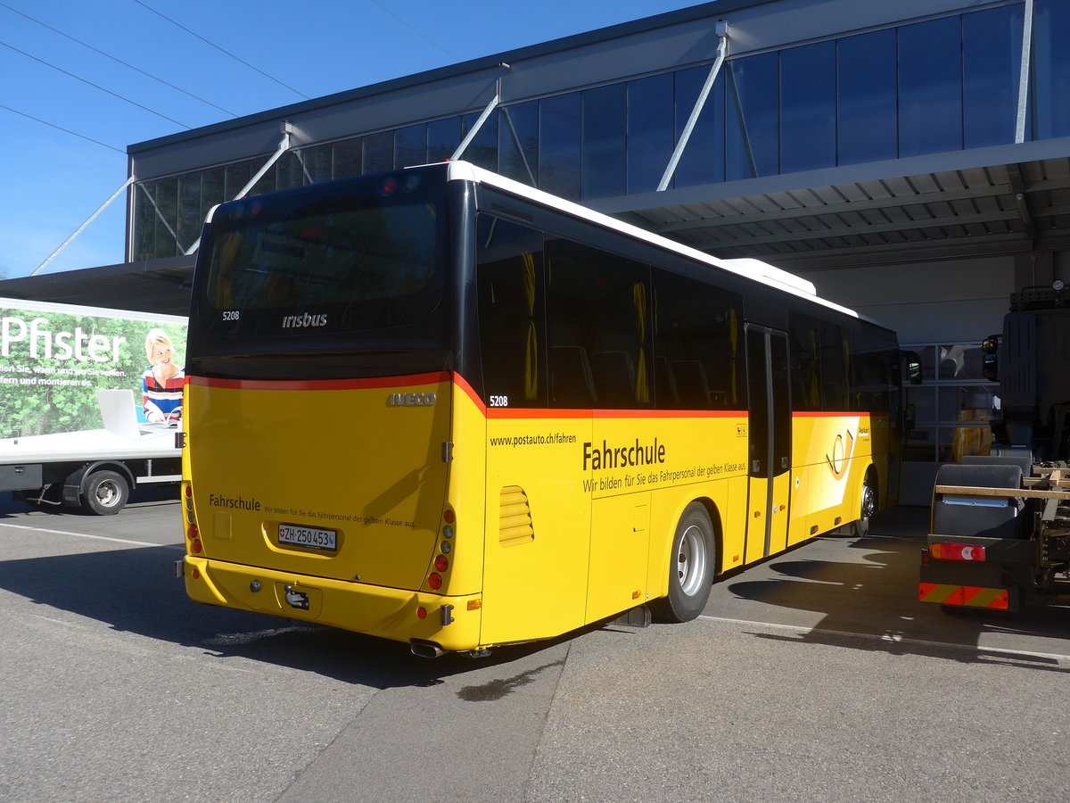 (215'194) - PostAuto Zrich - ZH 250'453 - Irisbus am 15. Mrz 2020 in Hendschiken, Iveco