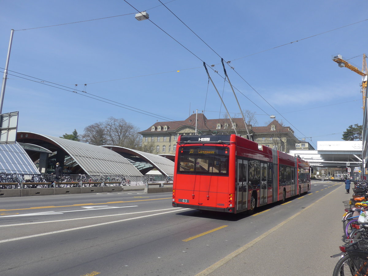 (215'589) - Bernmobil, Bern - Nr. 43 - Hess/Hess Doppelgelenktrolleybus am 27. Mrz 2020 in Bern, Schanzenstrasse
