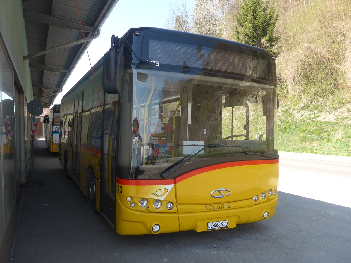 (216'004) - PostAuto Bern - Nr. 13/BE 668'920 - Solaris (ex Klopfstein, Laupen Nr. 13) am 11. April 2020 in Laupen, Garage
