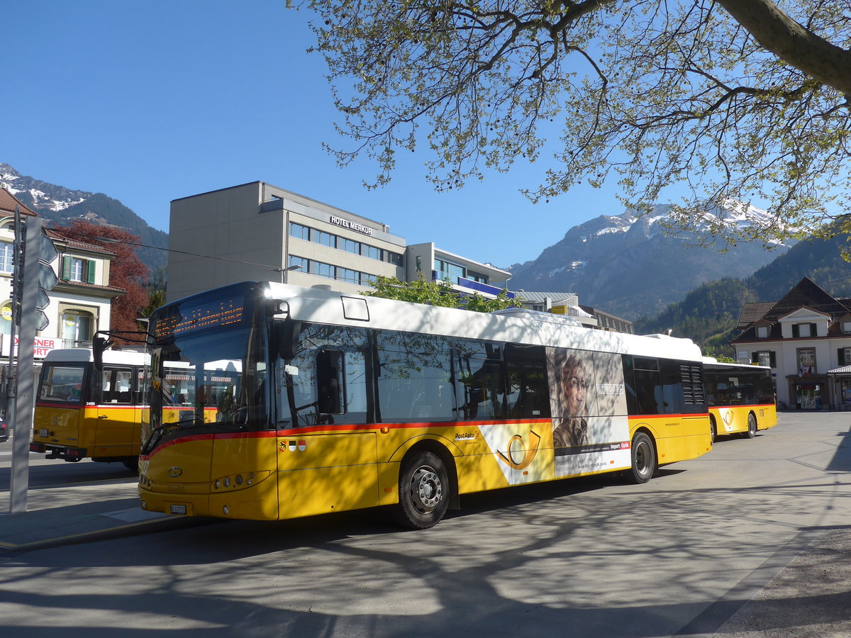 (216'098) - PostAuto Bern - BE 610'538 - Solaris am 15. April 2020 beim Bahnhof Interlaken West