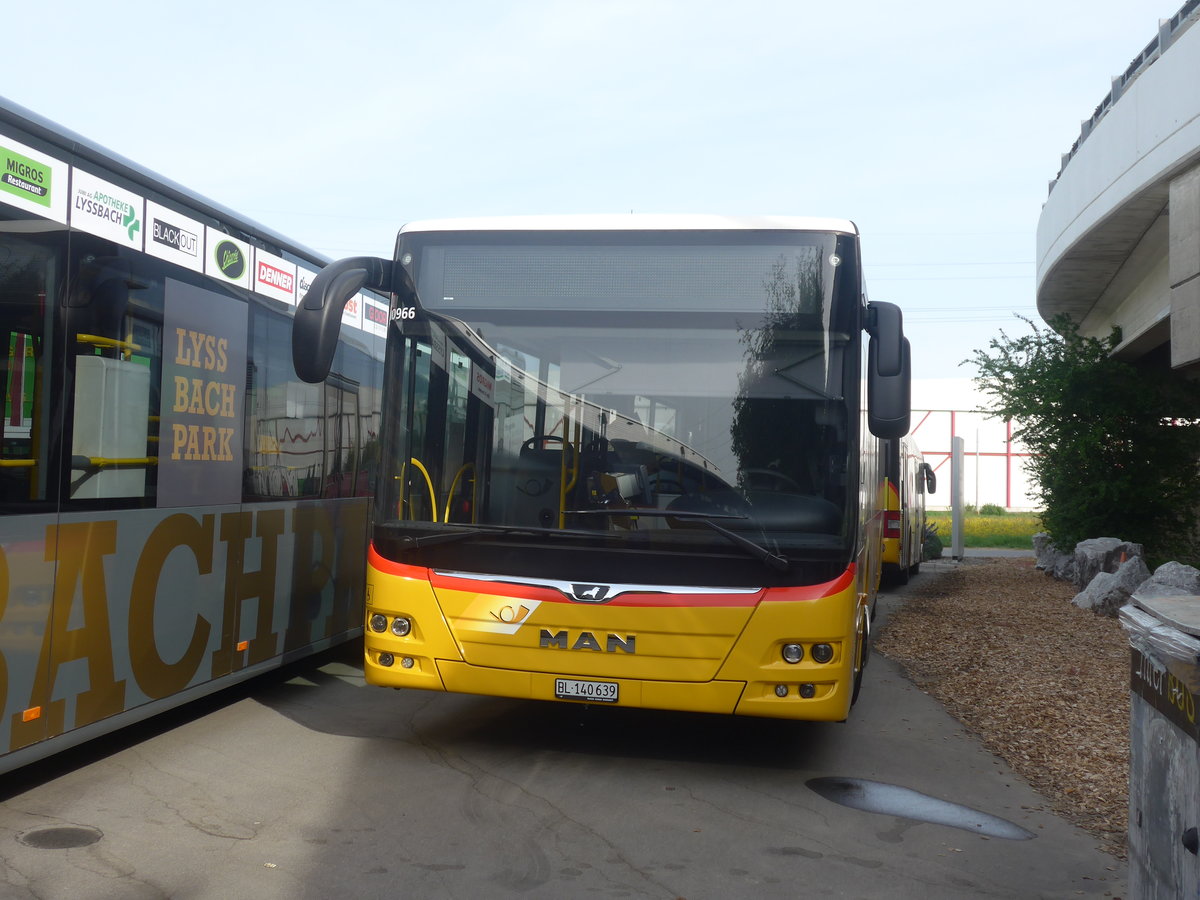(216'210) - PostAuto Nordschweiz - BL 140'639 - MAN am 19. April 2020 in Kerzers, Interbus