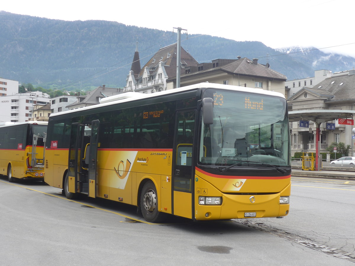 (216'539) - PostAuto Wallis - VS 354'601 - Irisbus am 28. April 2020 beim Bahnhof Brig