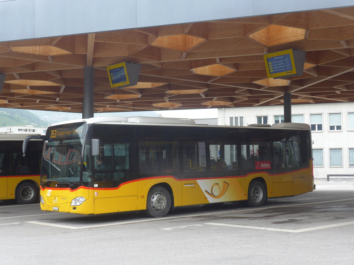 (216'702) - PostAuto Wallis - Nr. 43/VS 505'524 - Mercedes am 2. Mai 2020 beim Bahnhof Sion