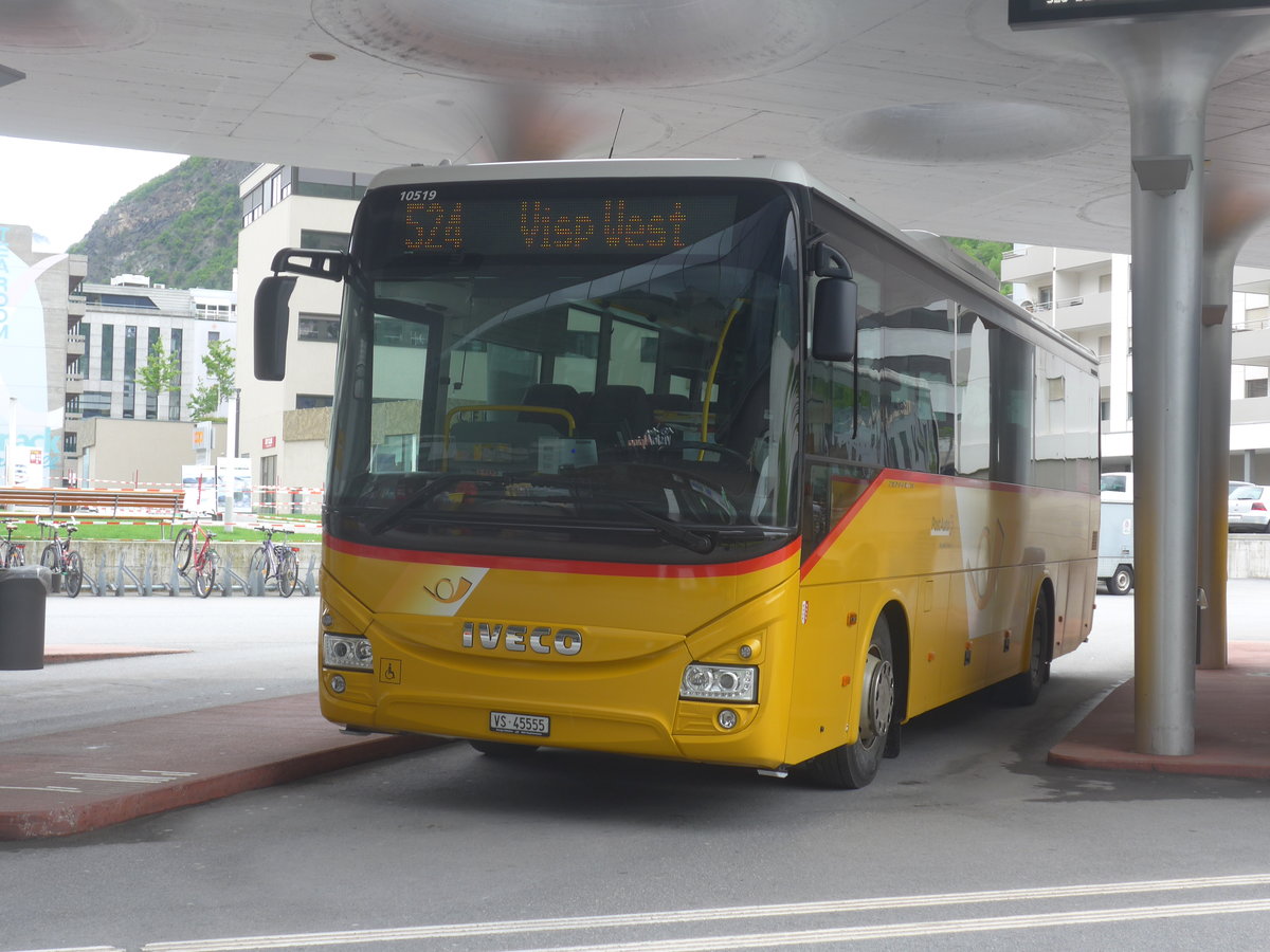 (216'713) - BUS-trans, Visp - VS 45'555 - Iveco am 2. Mai 2020 beim Bahnhof Visp