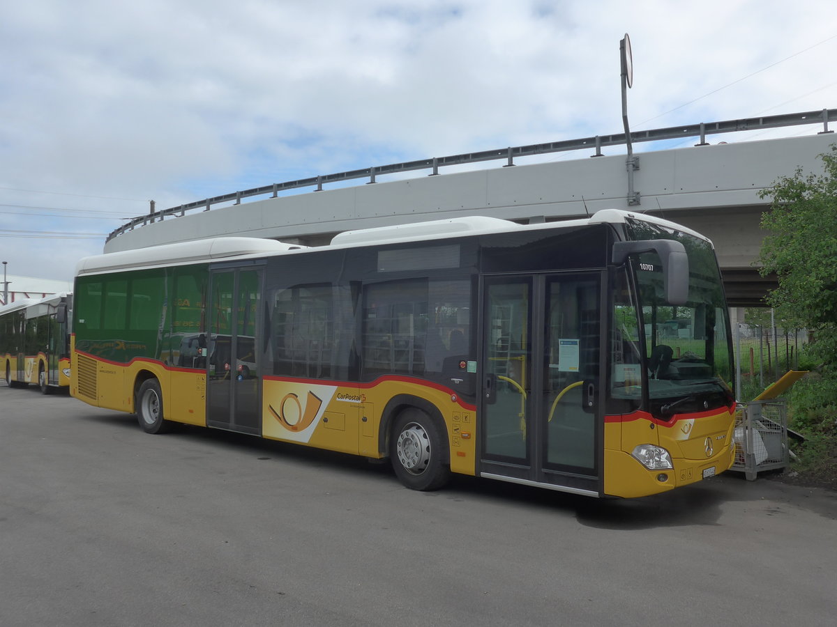 (216'724) - CarPostal Ouest - VD 613'446 - Mercedes am 3. Mai 2020 in Kerzers, Interbus