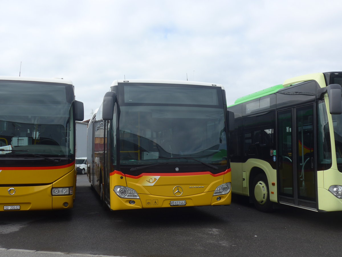 (216'742) - CarPostal Ouest - VD 613'443 - Mercedes am 3. Mai 2020 in Kerzers, Interbus