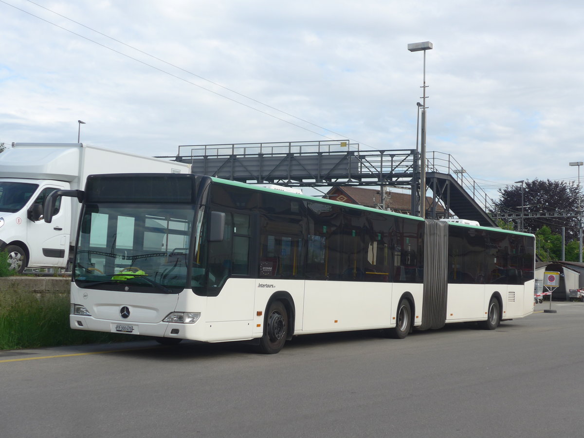 (216'926) - Intertours, Domdidier - Nr. 207/FR 300'470 - Mercedes (ex Zeretzke, D-Castrop-Rauxel Nr. 43) am 10. Mai 2020 beim Bahnhof Kerzers