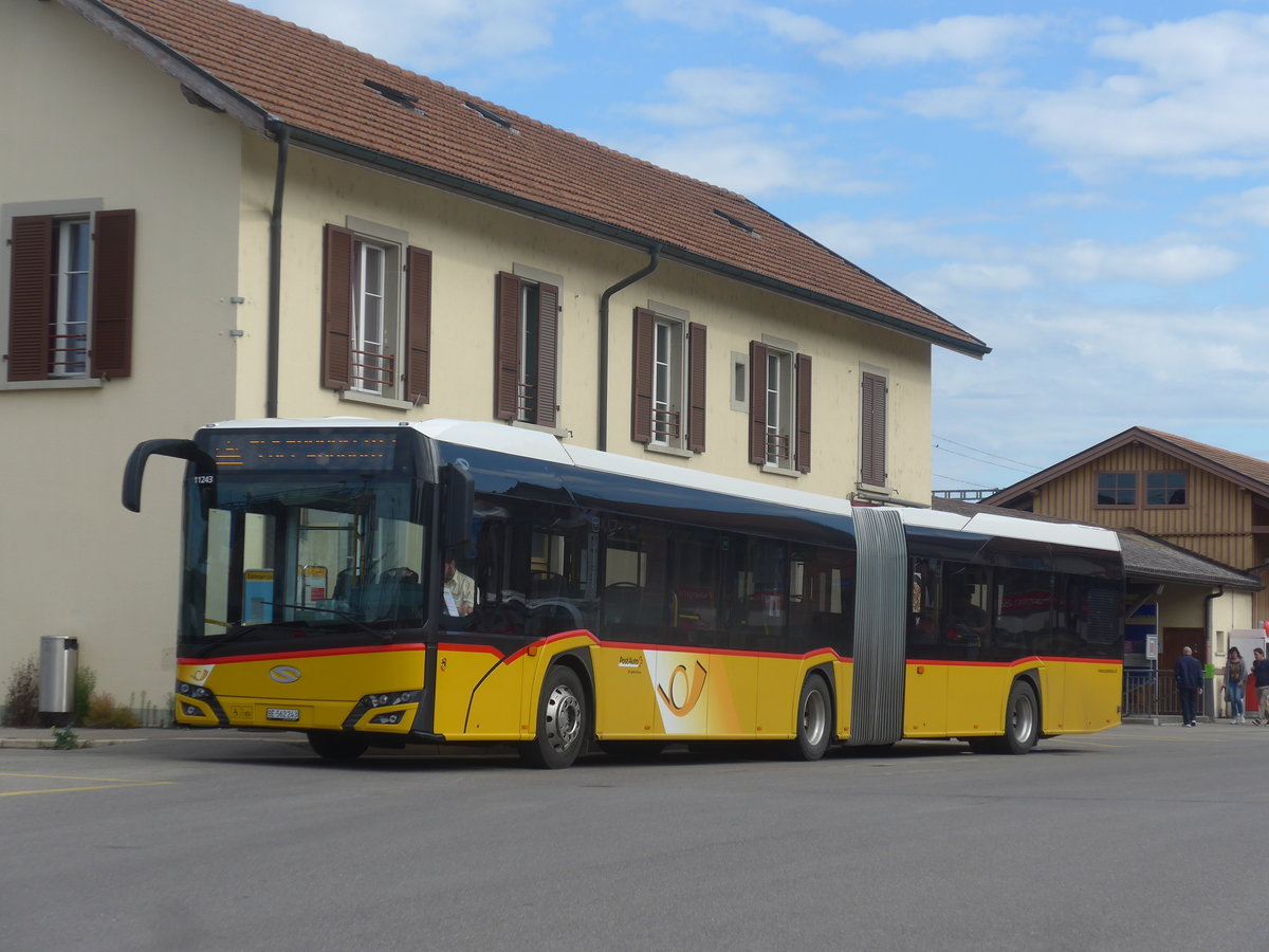(216'932) - PostAuto Bern - BE 562'243 - Solaris am 10. Mai 2020 beim Bahnhof Kerzers