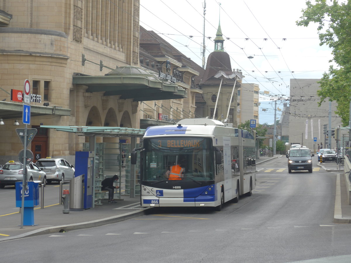 (216'997) - TL Lausanne - Nr. 866 - Hess/Hess Gelenktrolleybus am 10. Mai 2020 beim Bahnhof Lausanne