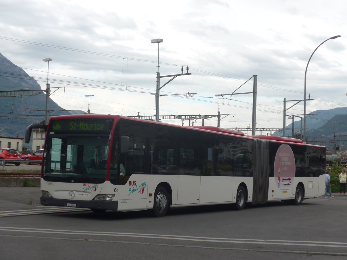 (217'013) - PostAuto Wallis - Nr. 64/VS 12'674 - Mercedes (ex Lathion, Sion Nr. 64) am 10. Mai 2020 beim Bahnhof Martigny