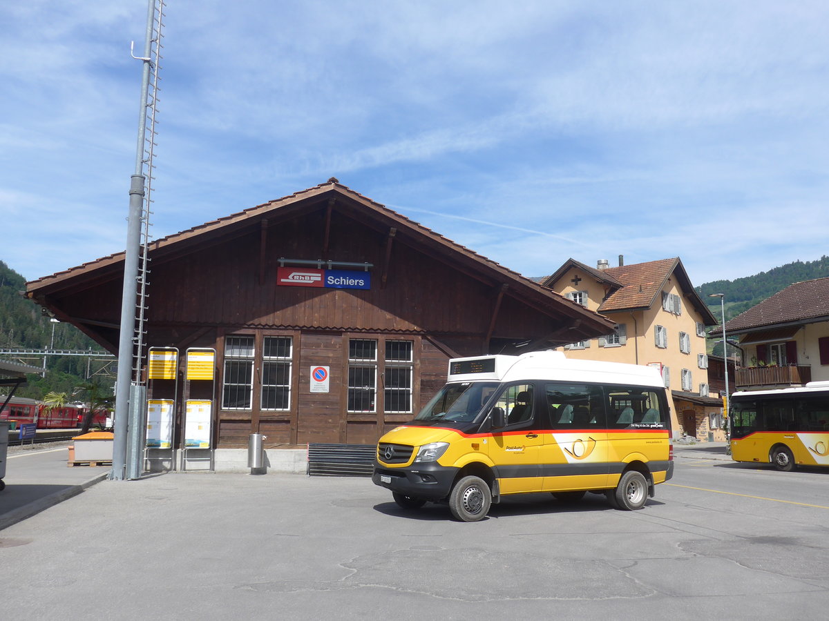 (217'194) - PostAuto Graubnden - GR 168'863 - Mercedes am 23. Mai 2020 beim Bahnhof Schiers
