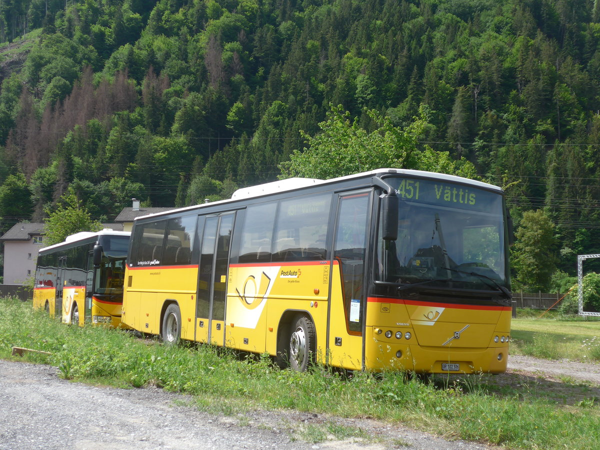 (217'197) - PostAuto Graubnden - GR 102'306 - Volvo am 23. Mai 2020 beim Bahnhof Schiers