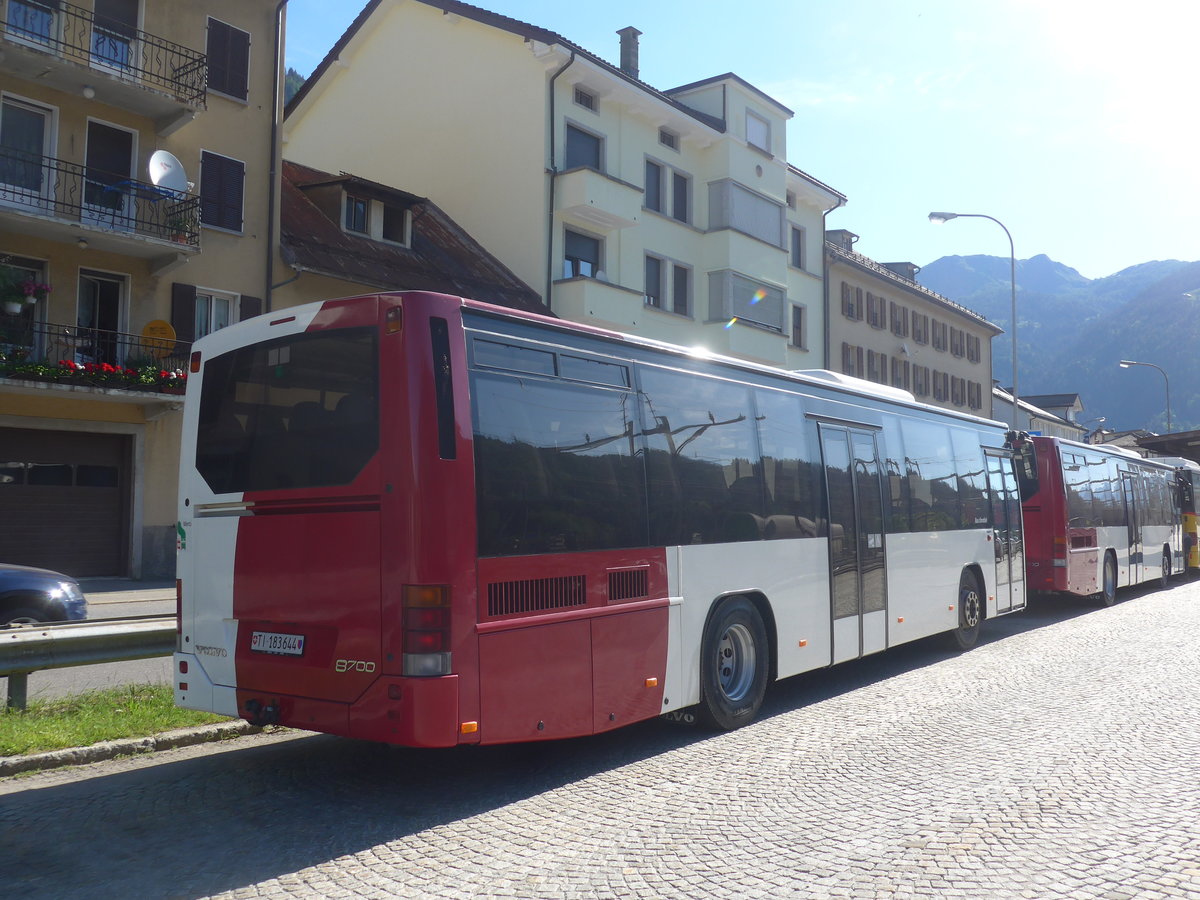(217'527) - GIOM, Cadempino - TI 183'644 - Volvo (ex TPF Fribourg Nr. 67) am 1. Juni 2020 beim Bahnhof Airolo