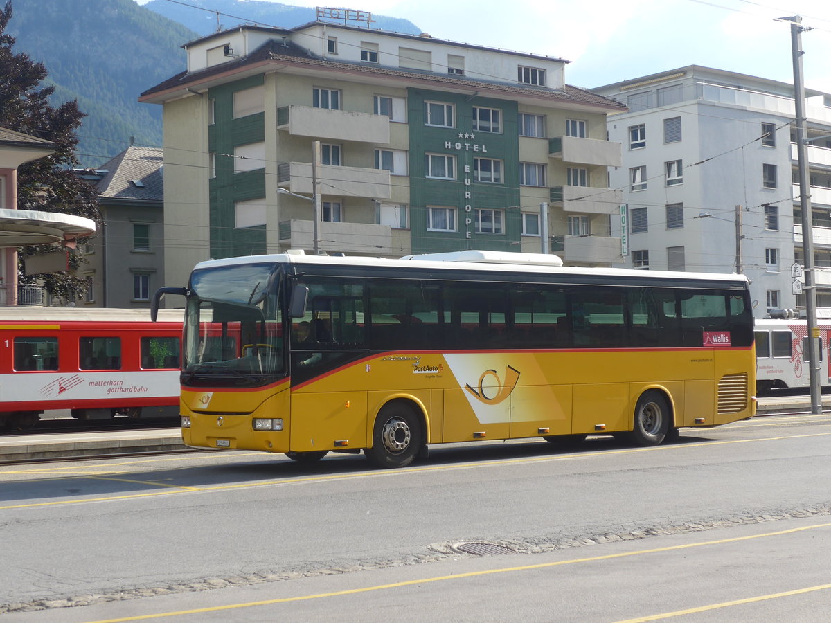 (217'603) - PostAuto Wallis - VS 354'601 - Irisbus am 1. Juni 2020 beim Bahnhof Brig