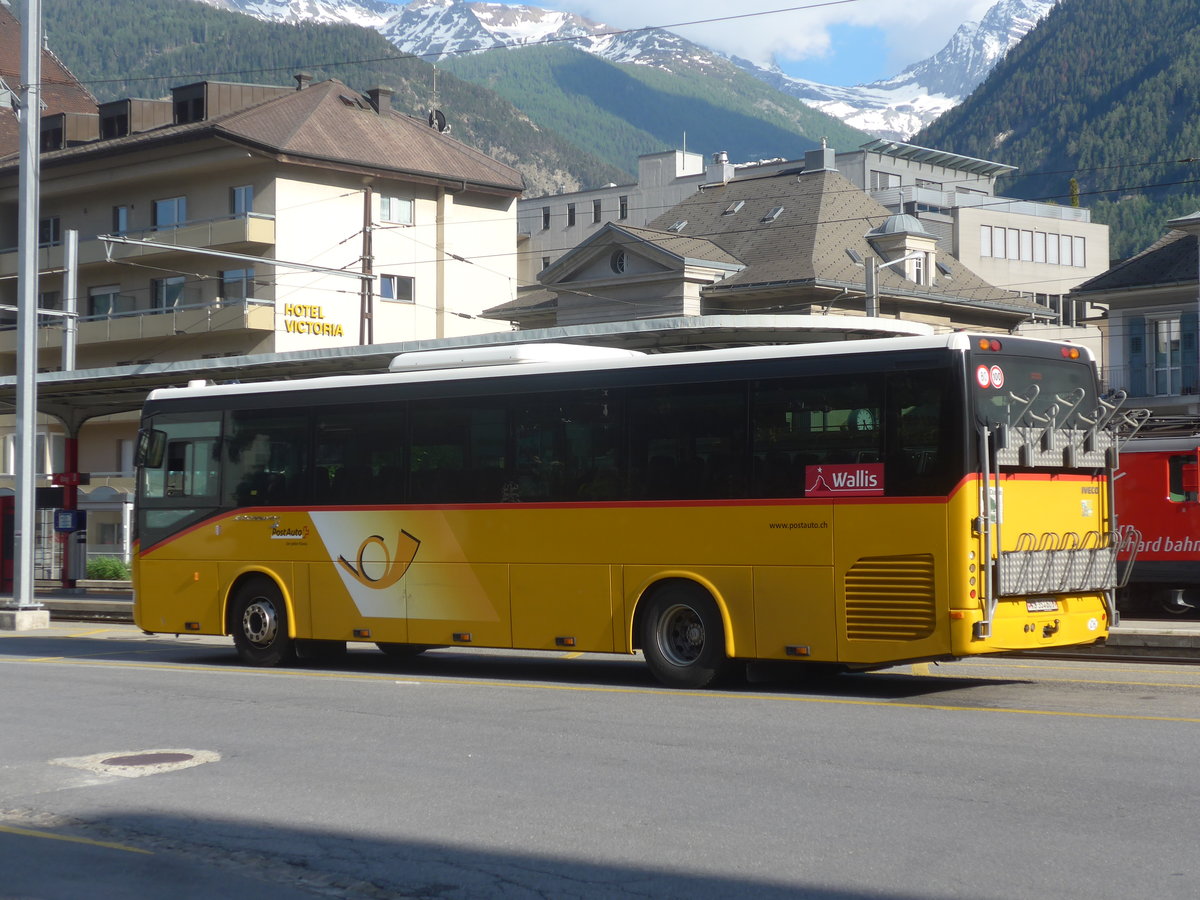 (217'604) - PostAuto Wallis - VS 354'601 - Irisbus am 1. Juni 2020 beim Bahnhof Brig