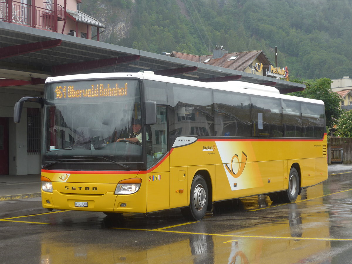 (217'646) - PostAuto Bern - BE 653'387 - Setra am 7. Juni 2020 in Meiringen, Postautostation