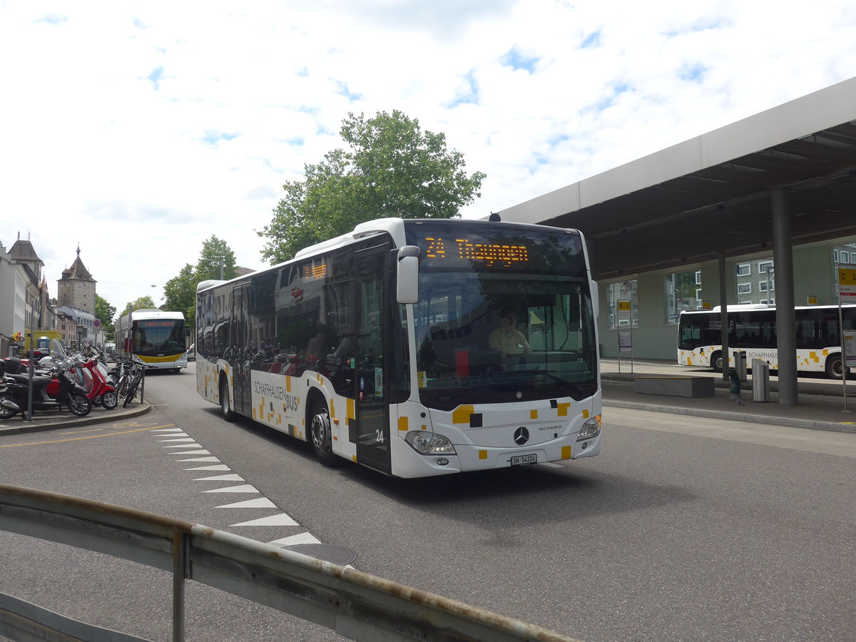 (217'748) - SB Schaffhausen - Nr. 24/SH 54'324 - Mercedes am 8. Juni 2020 beim Bahnhof Schaffhausen
