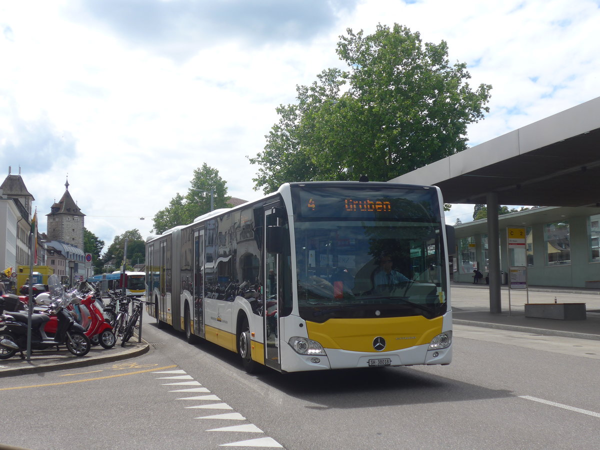 (217'758) - VBSH Schaffhausen - Nr. 18/SH 38'018 - Mercedes am 8. Juni 2020 beim Bahnhof Schaffhausen