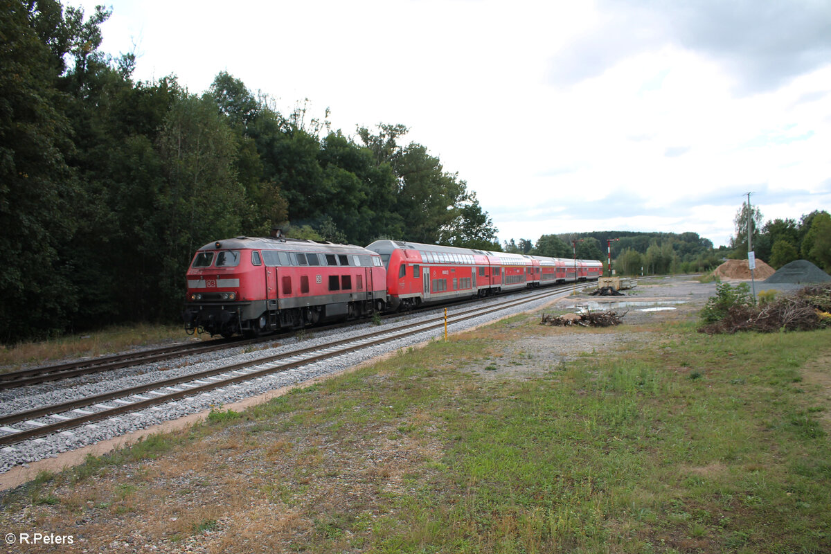 218 423-2 erreicht Reuth bei Erbendorf mit dem RE2 RE4854 München - Hof. 15.09.24