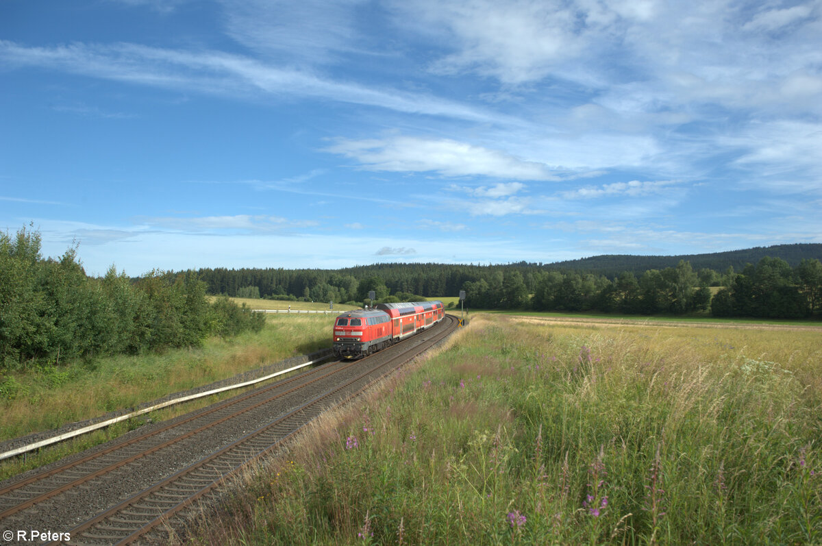 218 424-0 zieht bei Großwendern den RE2 RE4859 Hof - München. 07.07.24