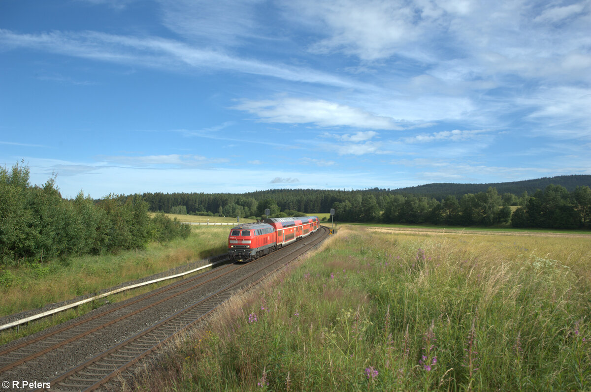 218 424-0 zieht bei Großwendern den RE2 RE4859 Hof - München. 07.07.24