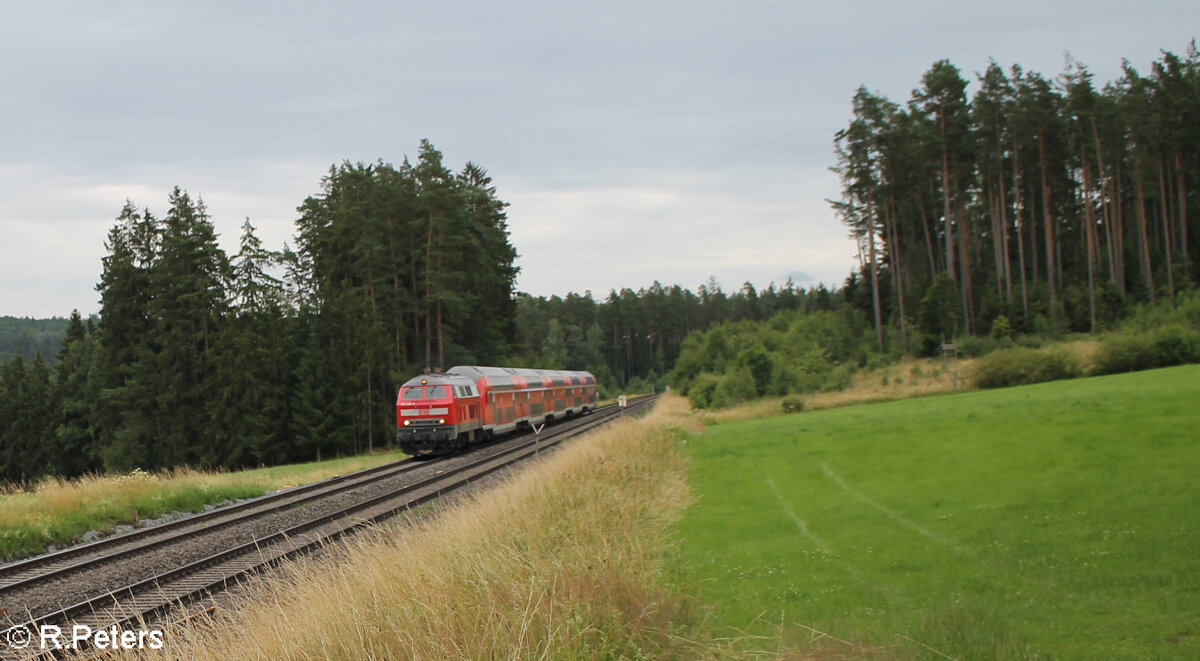 218 424-0 zieht kurz vor Pechbrunn den RE2 RE4856 München - Hof 07.07.24