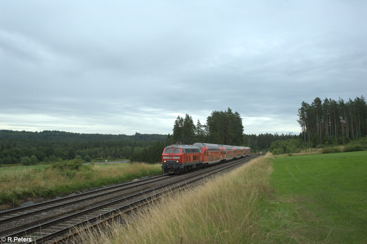 218 424-0 zieht kurz vor Pechbrunn den RE2 RE4856 München - Hof 07.07.24