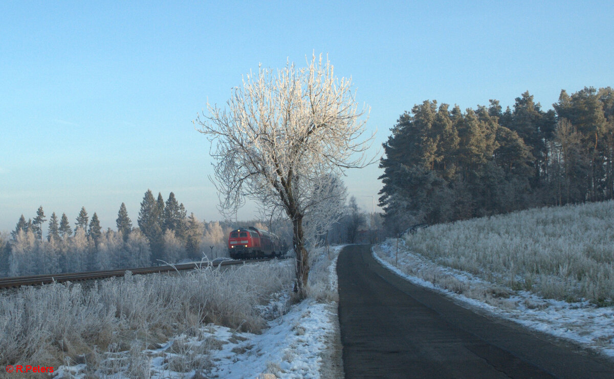218 428-1 zieht bei Marktleuthen den RE2 RE4859 Hof - München. 29.12.24