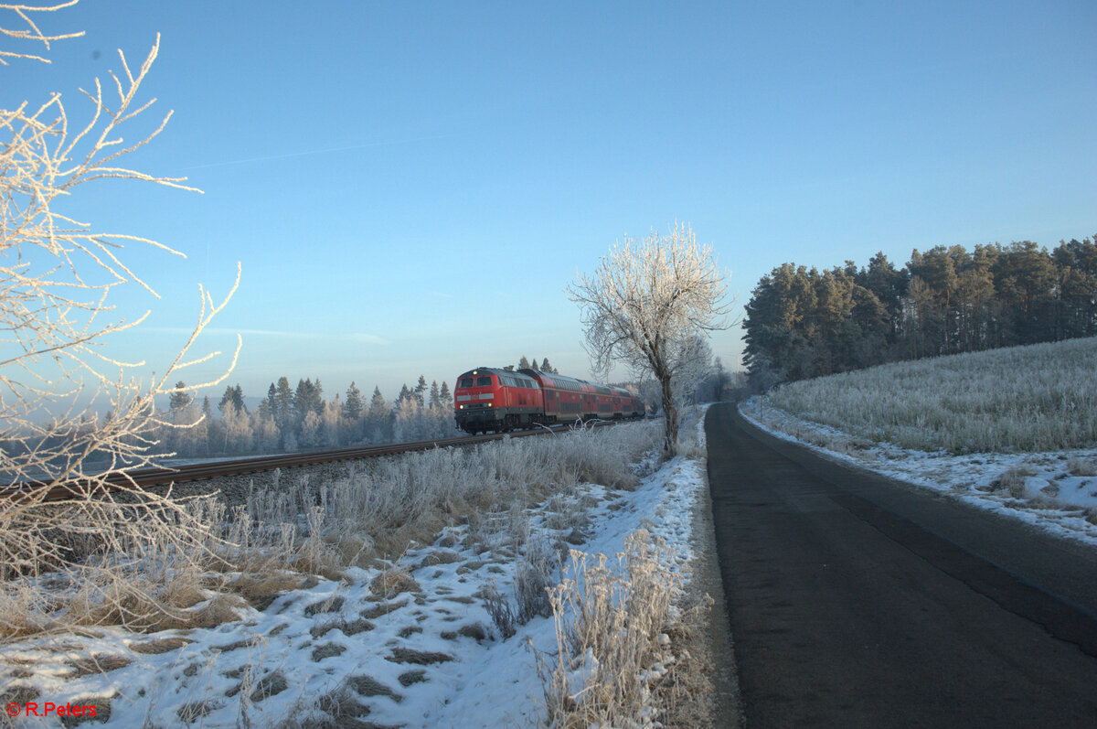 218 428-1 zieht bei Marktleuthen den RE2 RE4859 Hof - München. 29.12.24
