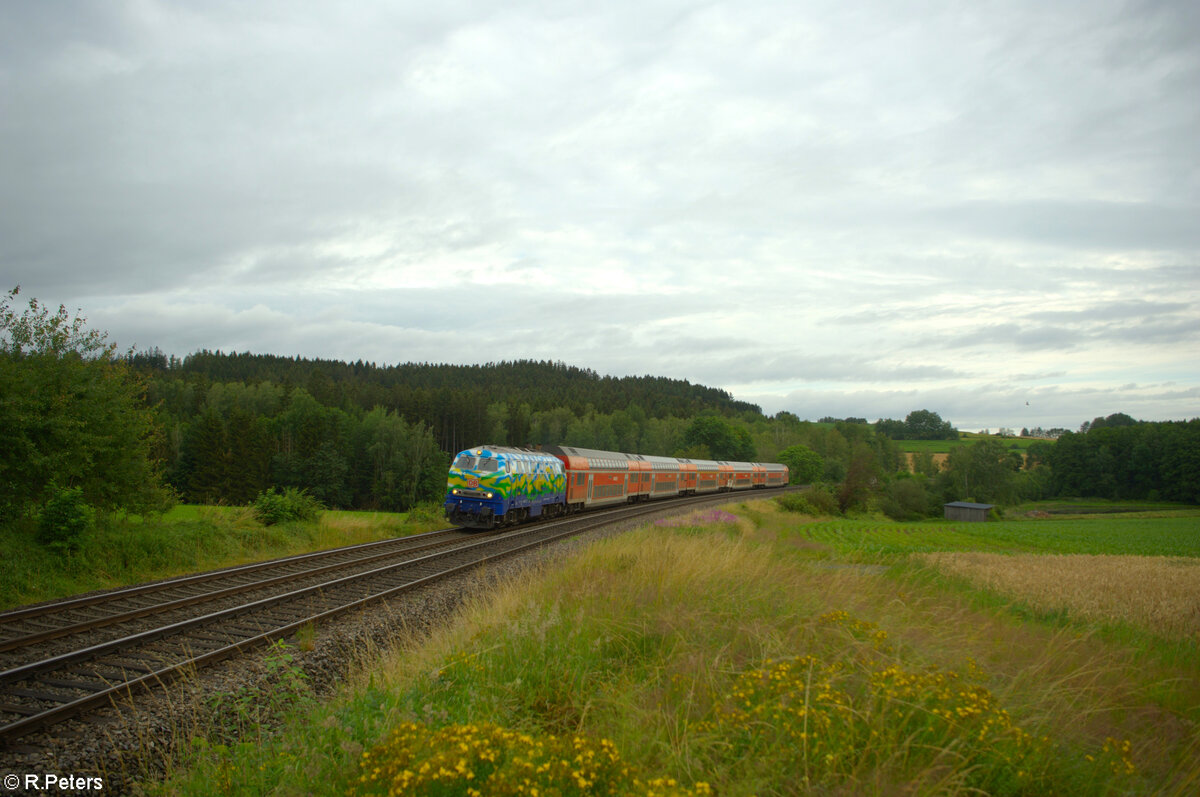 218 443 zieht den RE2 4857 Hof - München bei Lengenfeld. 07.07.24
