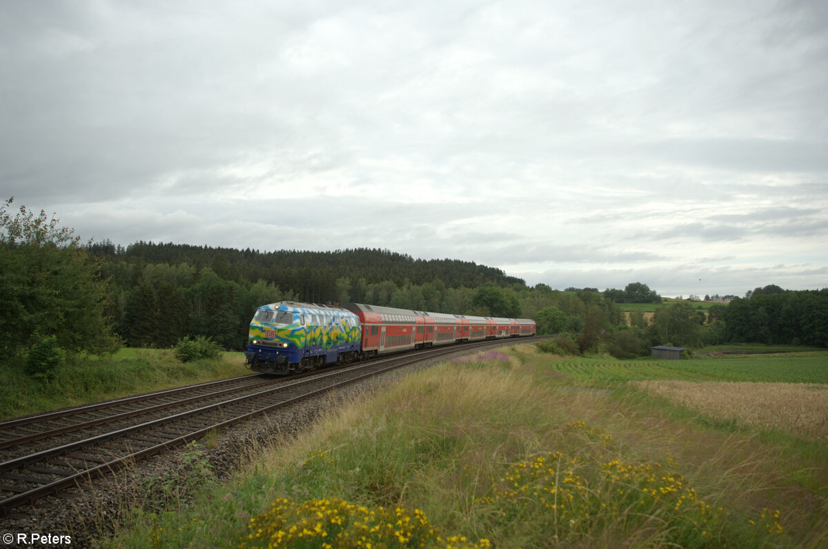 218 443 zieht den RE2 4857 Hof - München bei Lengenfeld. 07.07.24