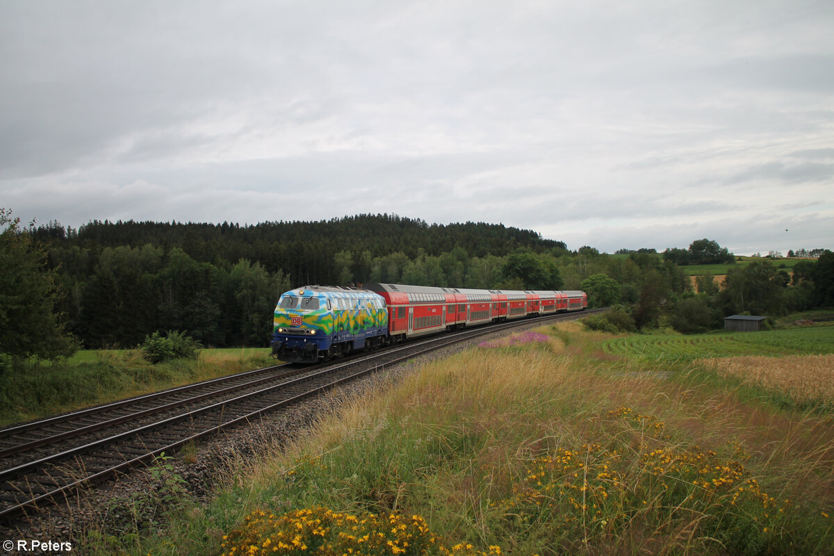 218 443 zieht den RE2 4857 Hof - München bei Lengenfeld. 07.07.24