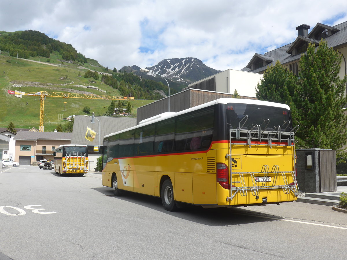 (218'126) - PostAuto Bern - Nr. 70/BE 653'387 - Setra am 21. Juni 2020 beim Bahnhof Andermatt