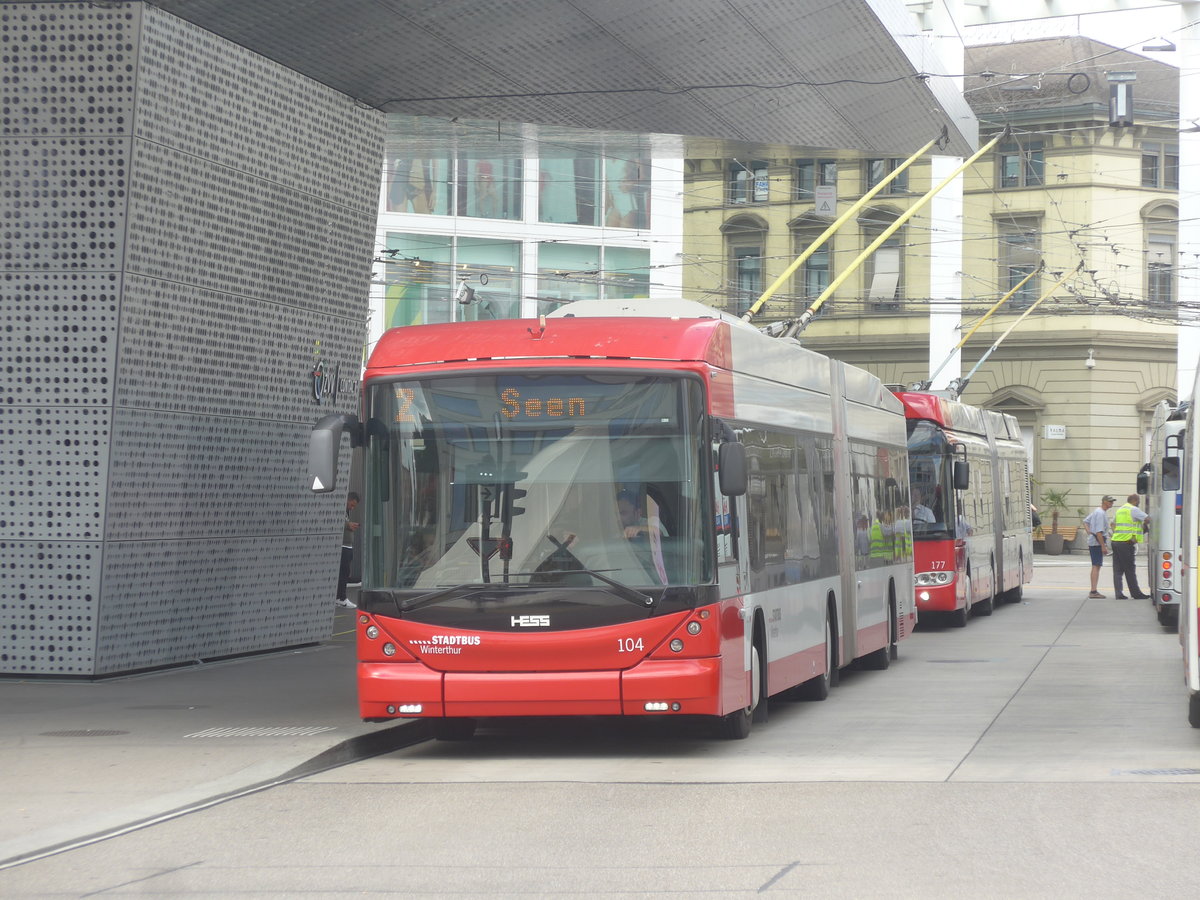 (218'266) - SW Winterthur - Nr. 104 - Hess/Hess Gelenktrolleybus am 28. Juni 2020 beim Hauptbahnhof Winterthur